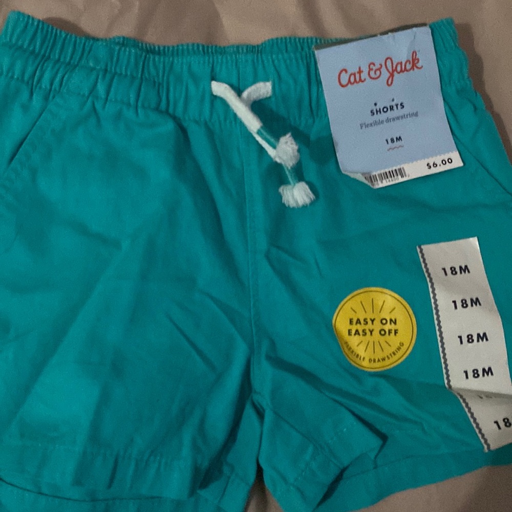 The brand is from Cat And Jack.The size is for a 18 month old baby girl or boy.